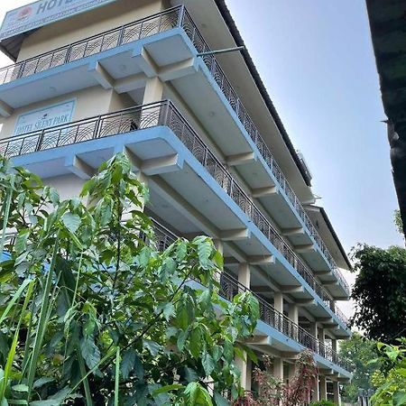 Silent Park Hotel Sauraha Exterior photo