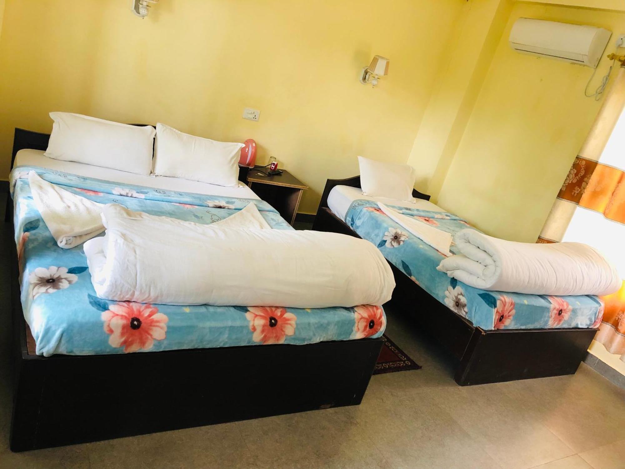 Silent Park Hotel Sauraha Exterior photo